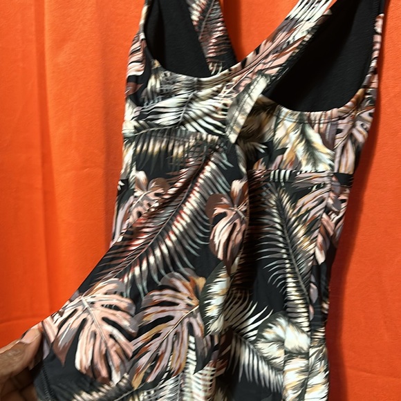 Hurley Women's 4 Way Stretch One Piece UPF 50+ Swimsuit (Scattered Palm, - Picture 5 of 5